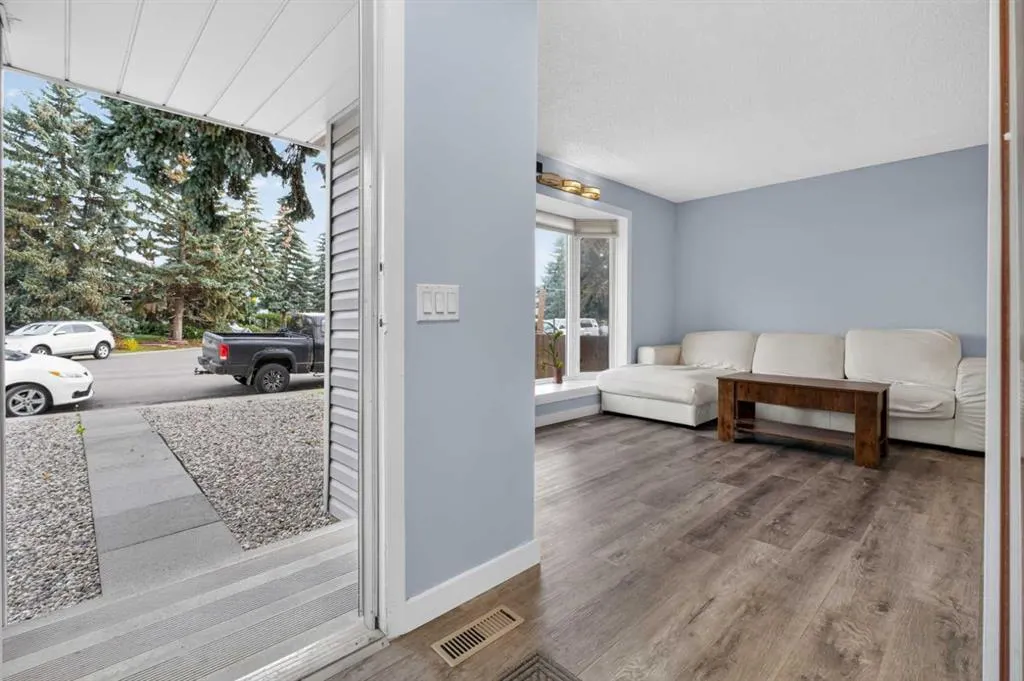 37 Erin Croft Crescent SE