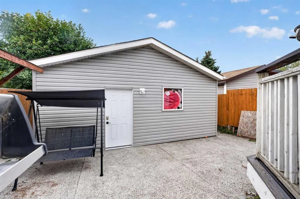 37 Erin Croft Crescent SE