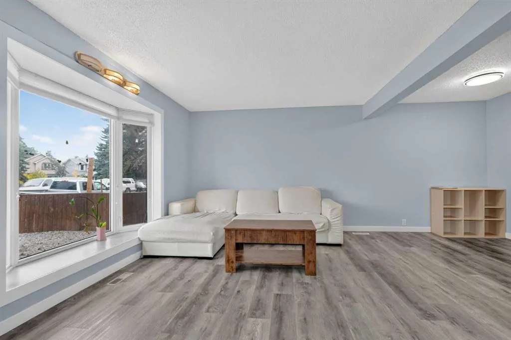 37 Erin Croft Crescent SE
