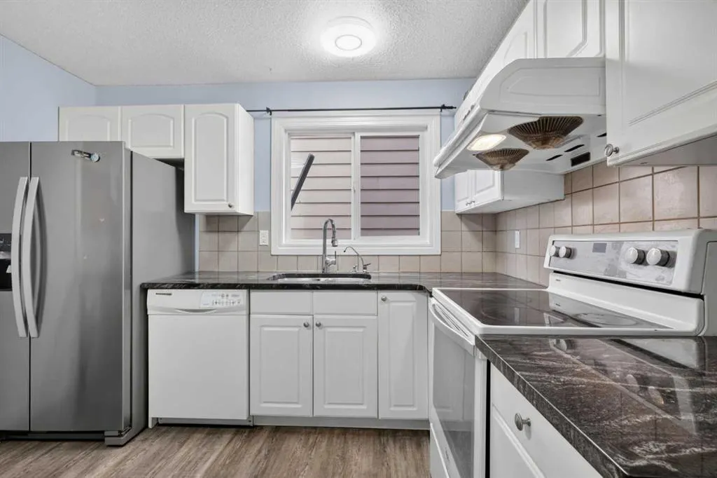 37 Erin Croft Crescent SE