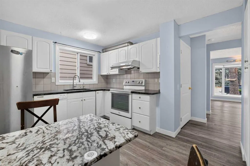 37 Erin Croft Crescent SE