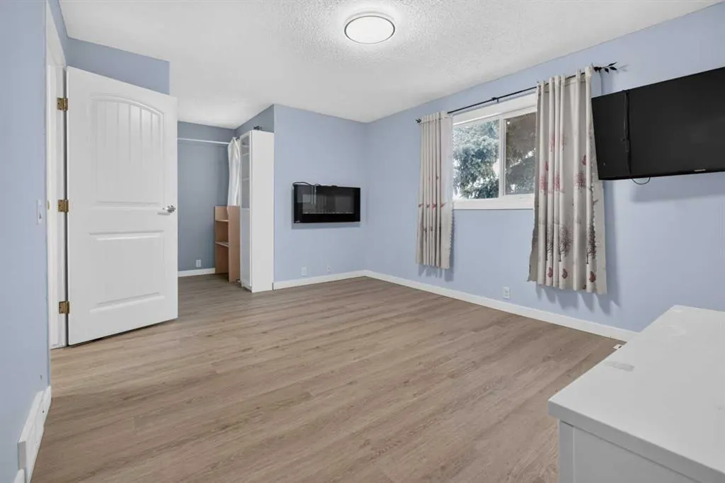 37 Erin Croft Crescent SE