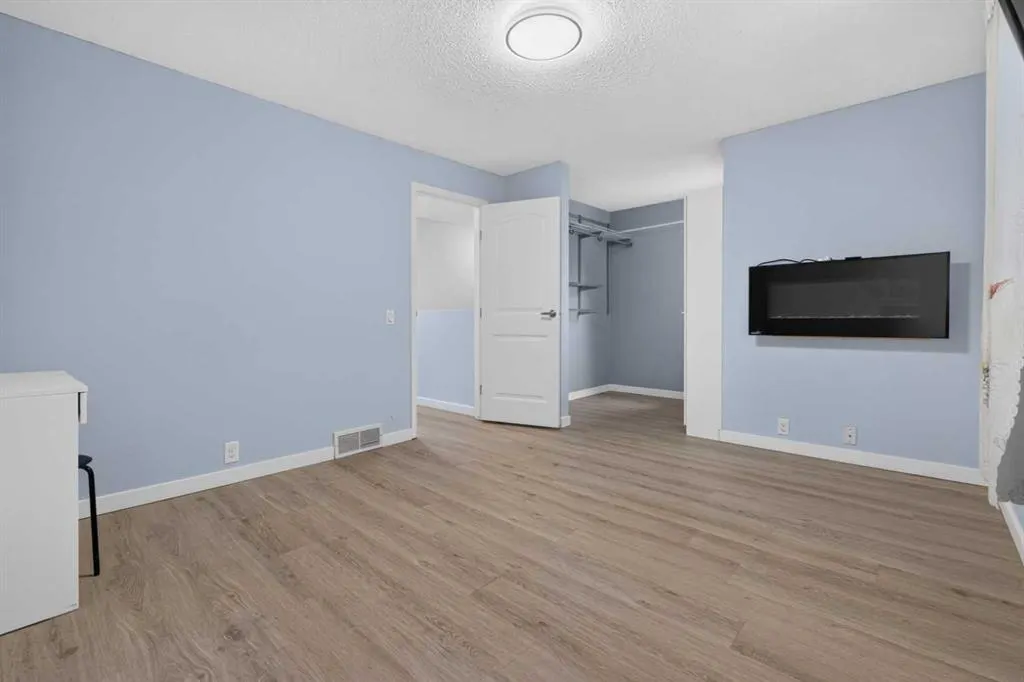 37 Erin Croft Crescent SE