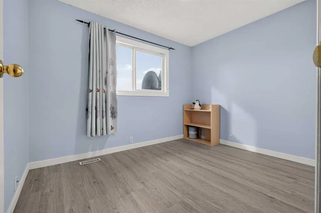 37 Erin Croft Crescent SE