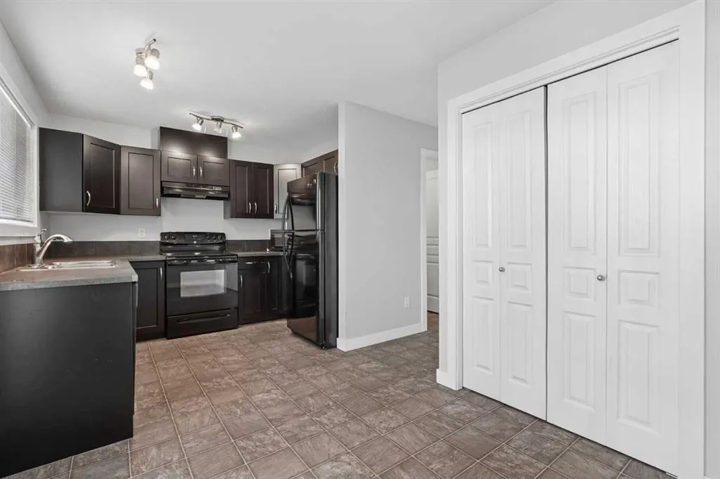 237 Silkstone Road W #4