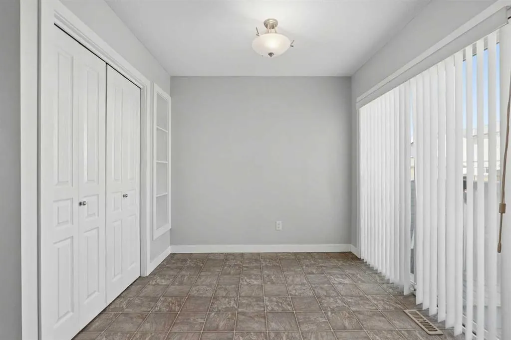 237 Silkstone Road W #4