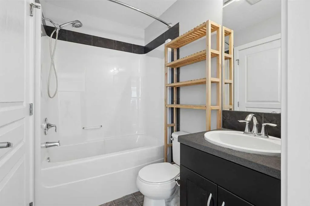 237 Silkstone Road W #4