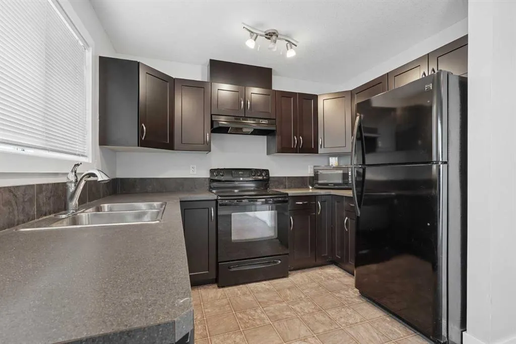 237 Silkstone Road W #4