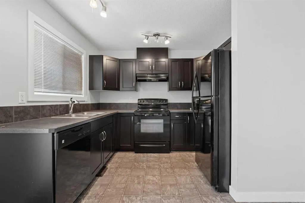 237 Silkstone Road W #4