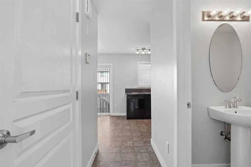 237 Silkstone Road W #4