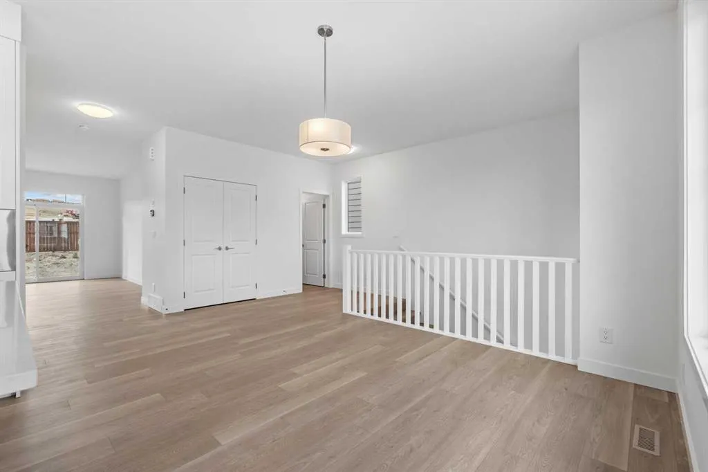 9 Wild Rose Bay SW