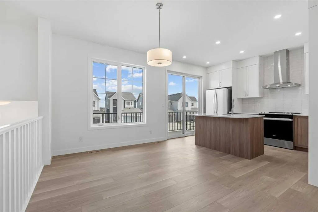 9 Wild Rose Bay SW