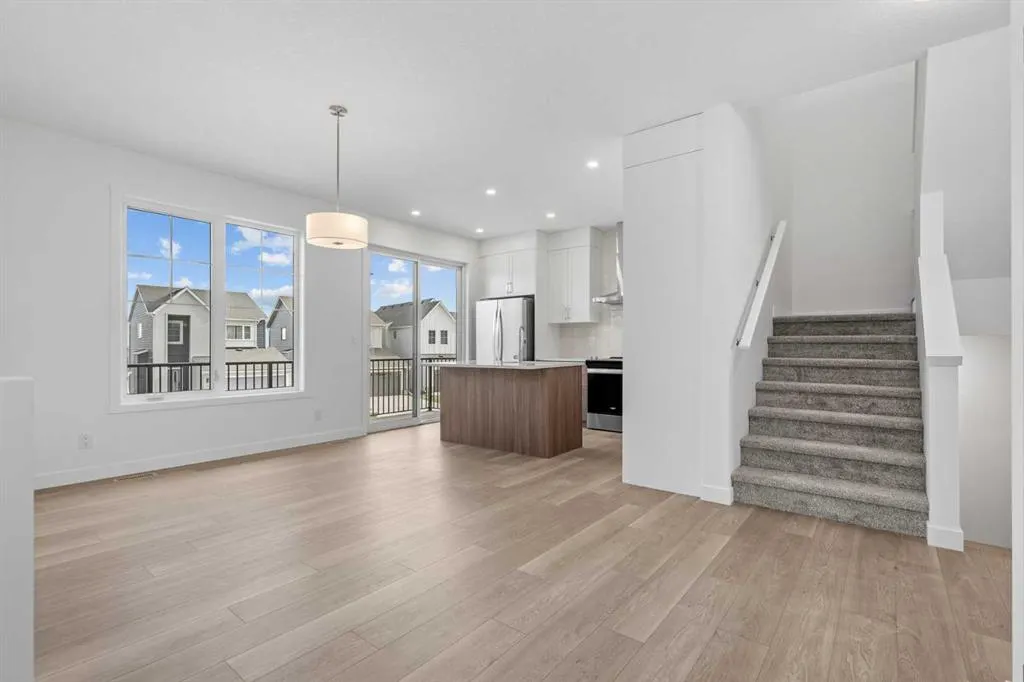 9 Wild Rose Bay SW