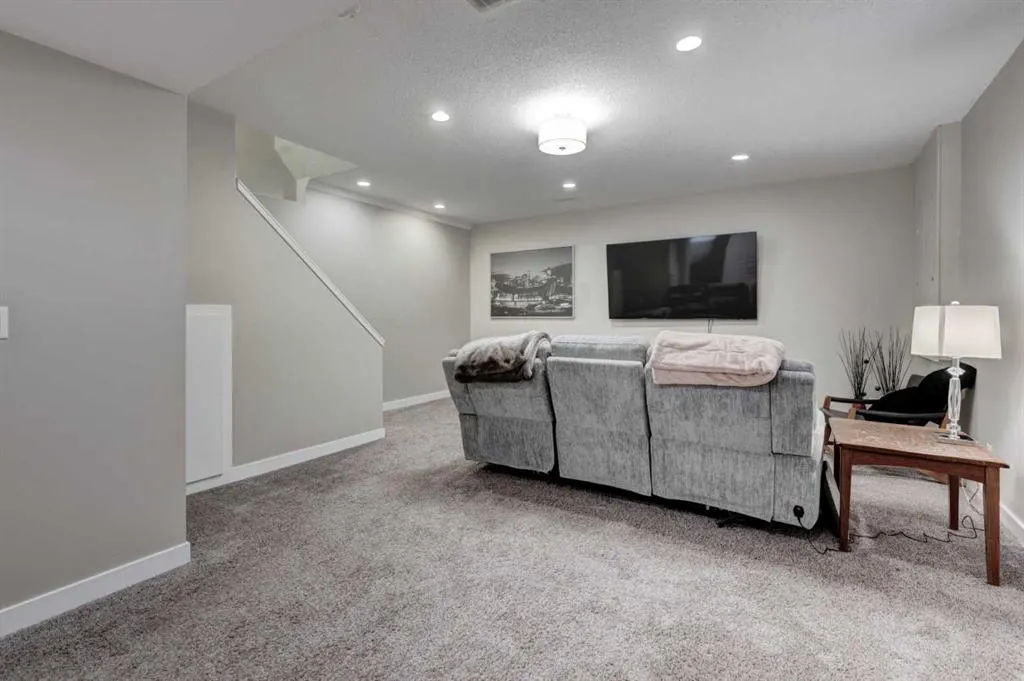 300 New Brighton Landing SE