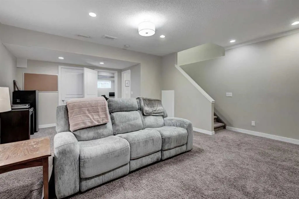 300 New Brighton Landing SE
