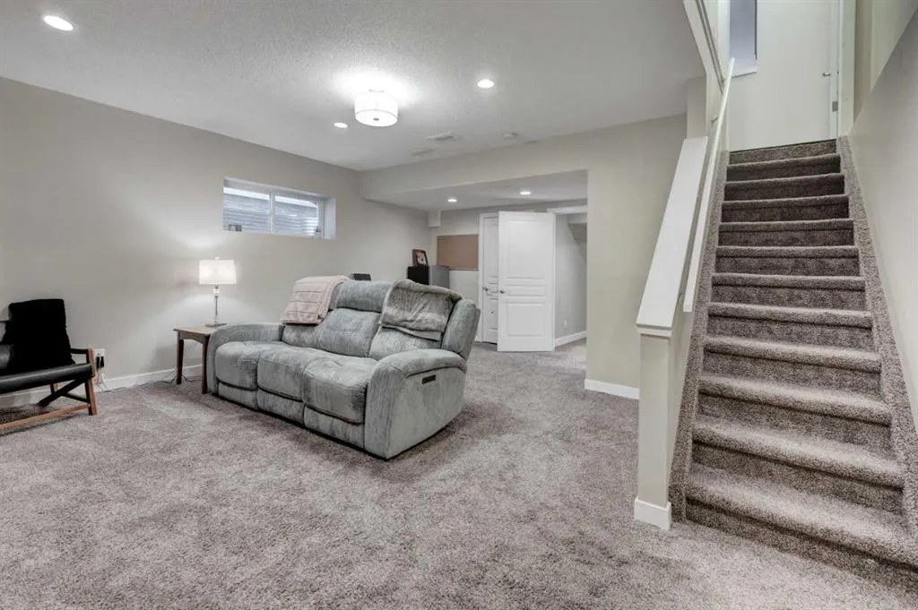 300 New Brighton Landing SE