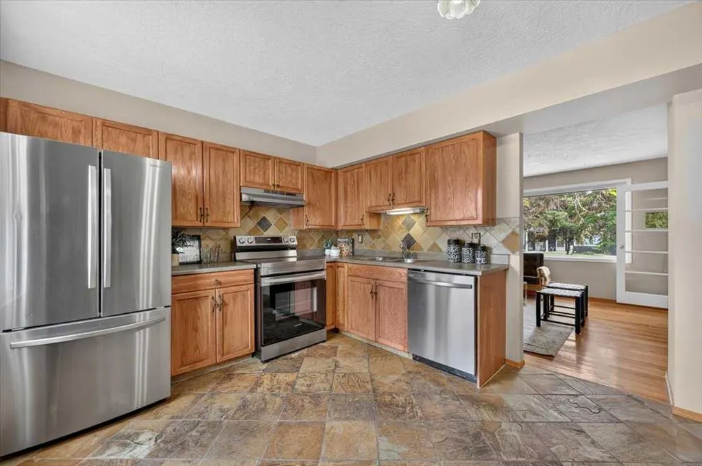 572 Regal Park NE