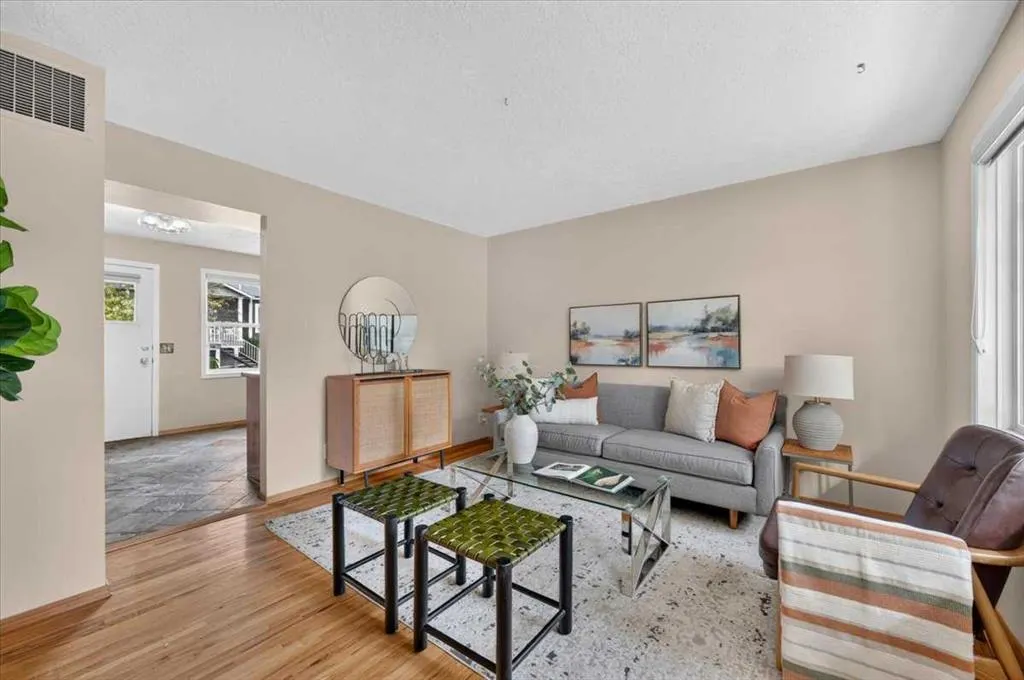572 Regal Park NE