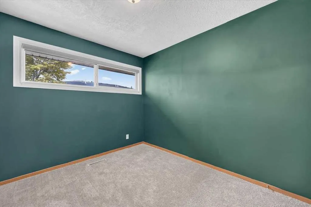 572 Regal Park NE