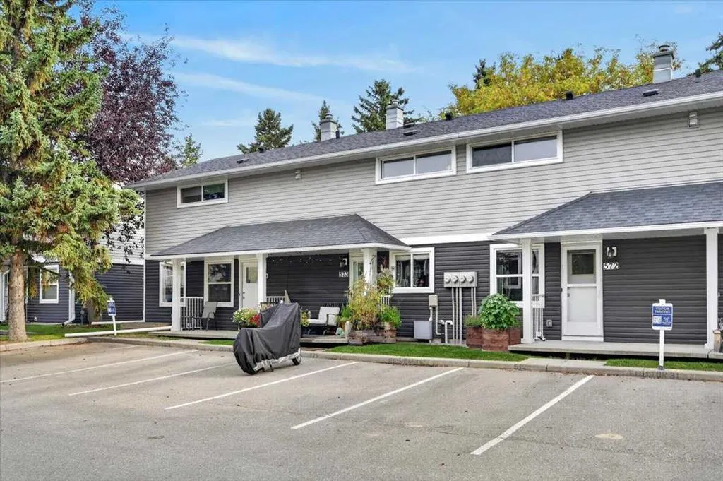 572 Regal Park NE