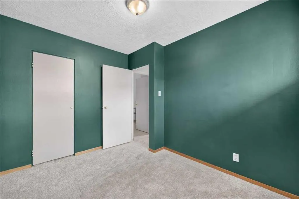 572 Regal Park NE