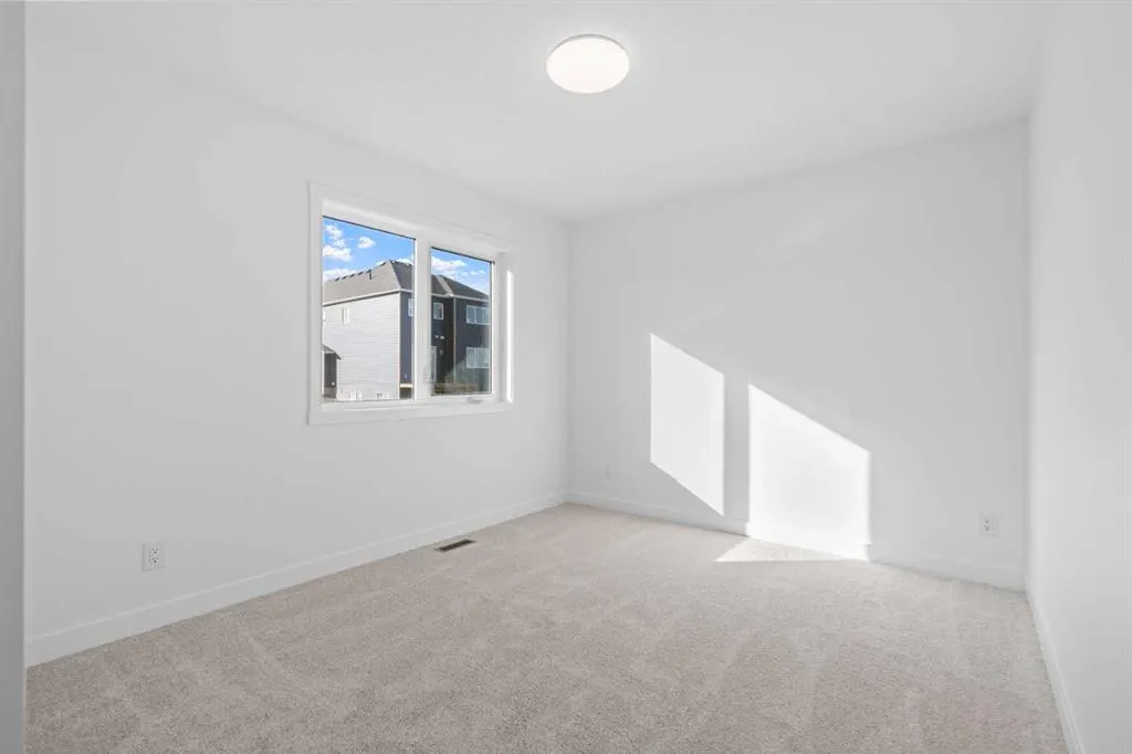 13 Wild Rose Bay SW