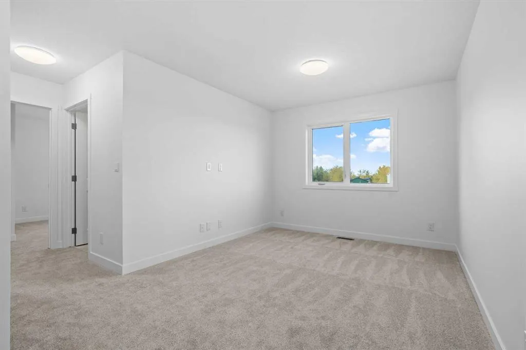 13 Wild Rose Bay SW