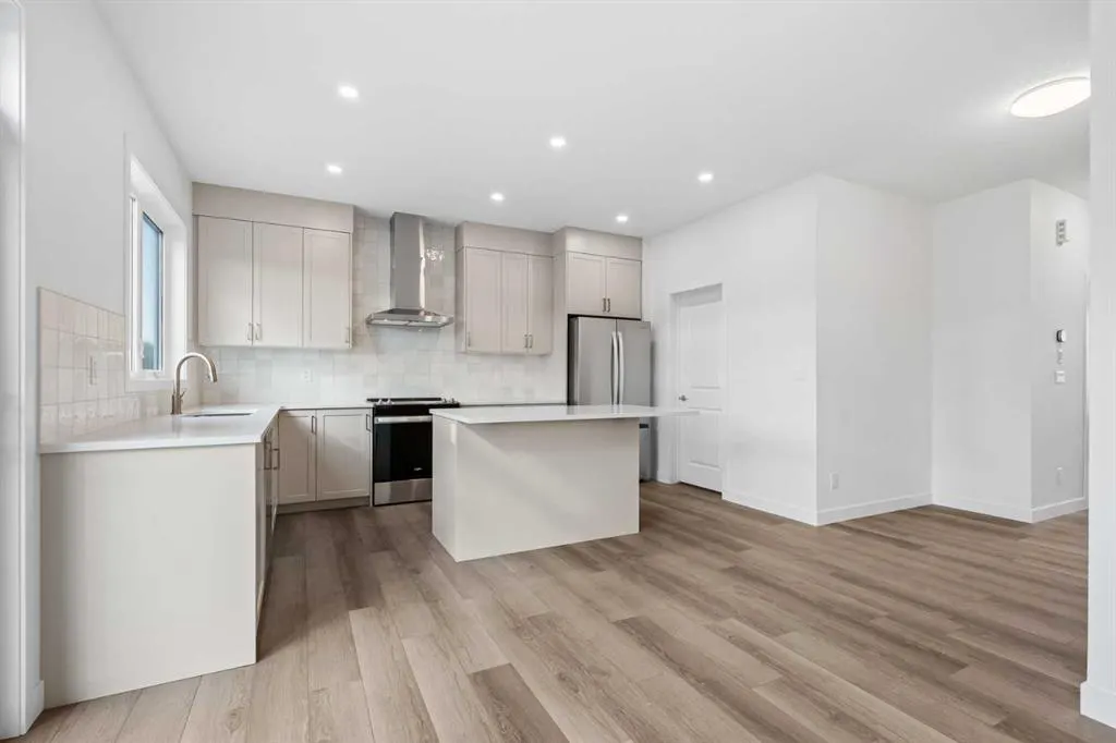 13 Wild Rose Bay SW