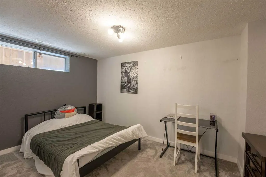 53 Peigan Court W
