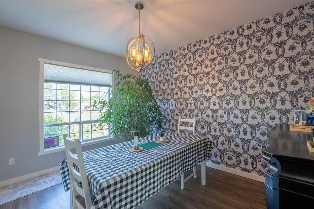 53 Peigan Court W