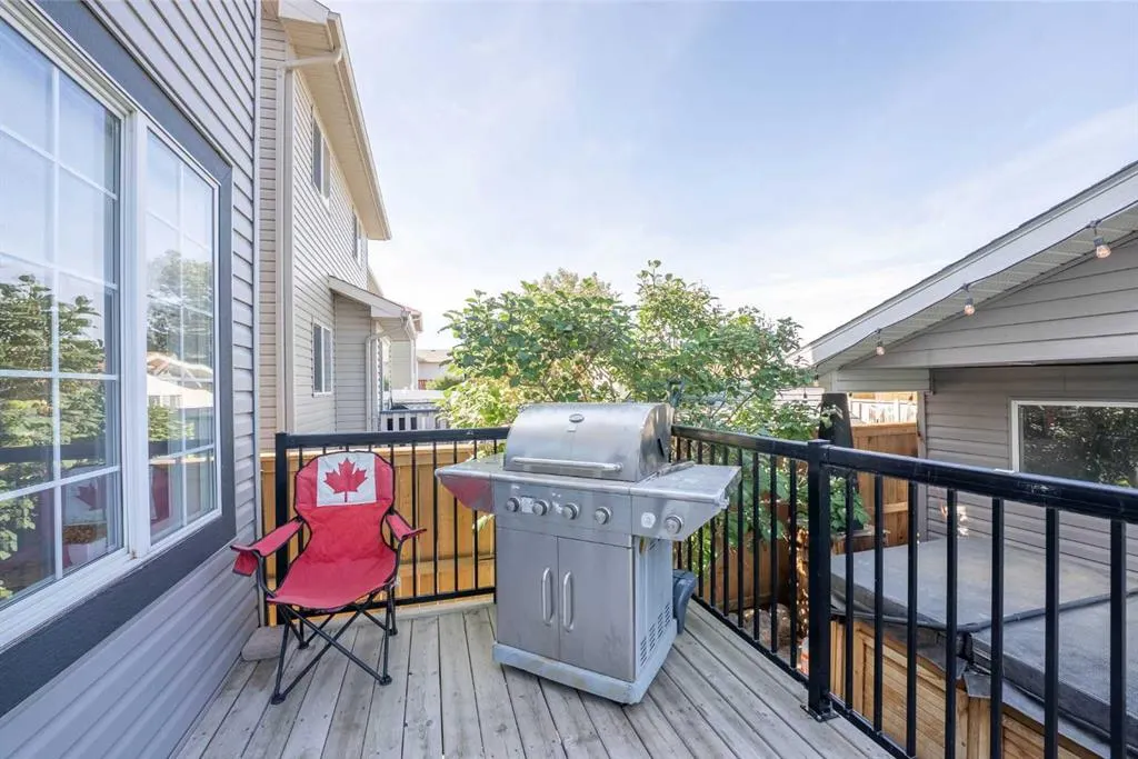 53 Peigan Court W