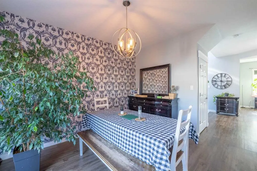53 Peigan Court W