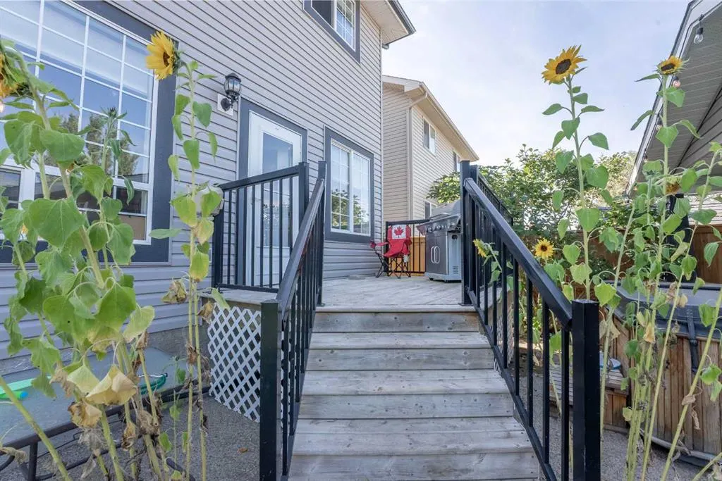 53 Peigan Court W