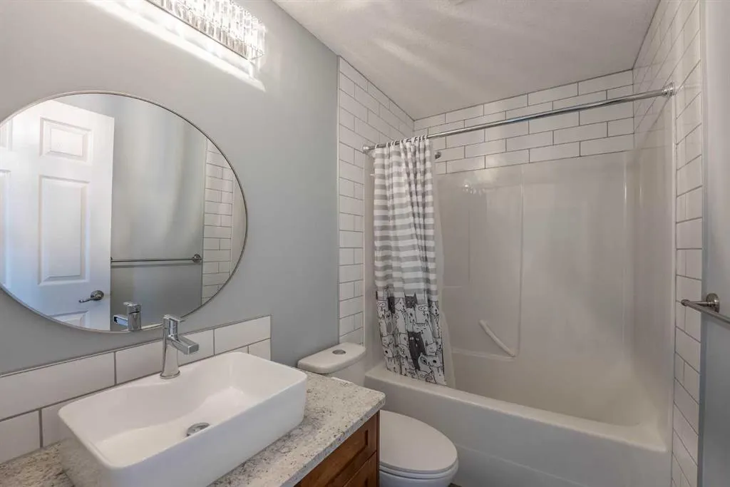 53 Peigan Court W
