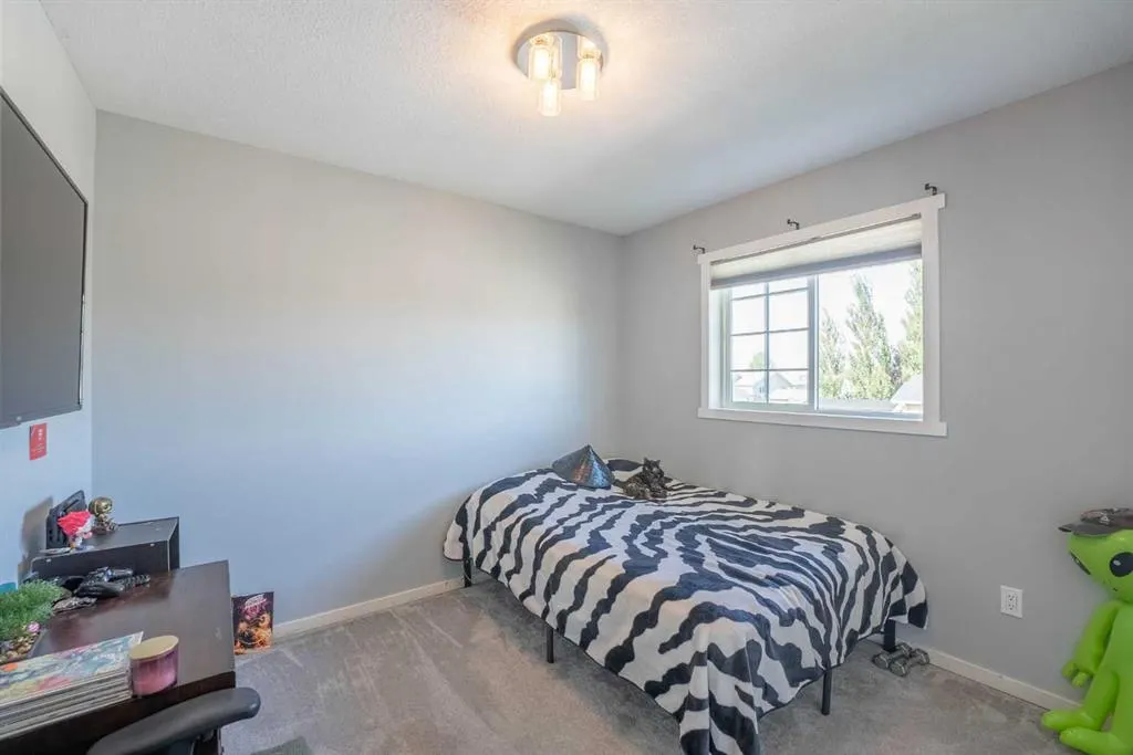 53 Peigan Court W
