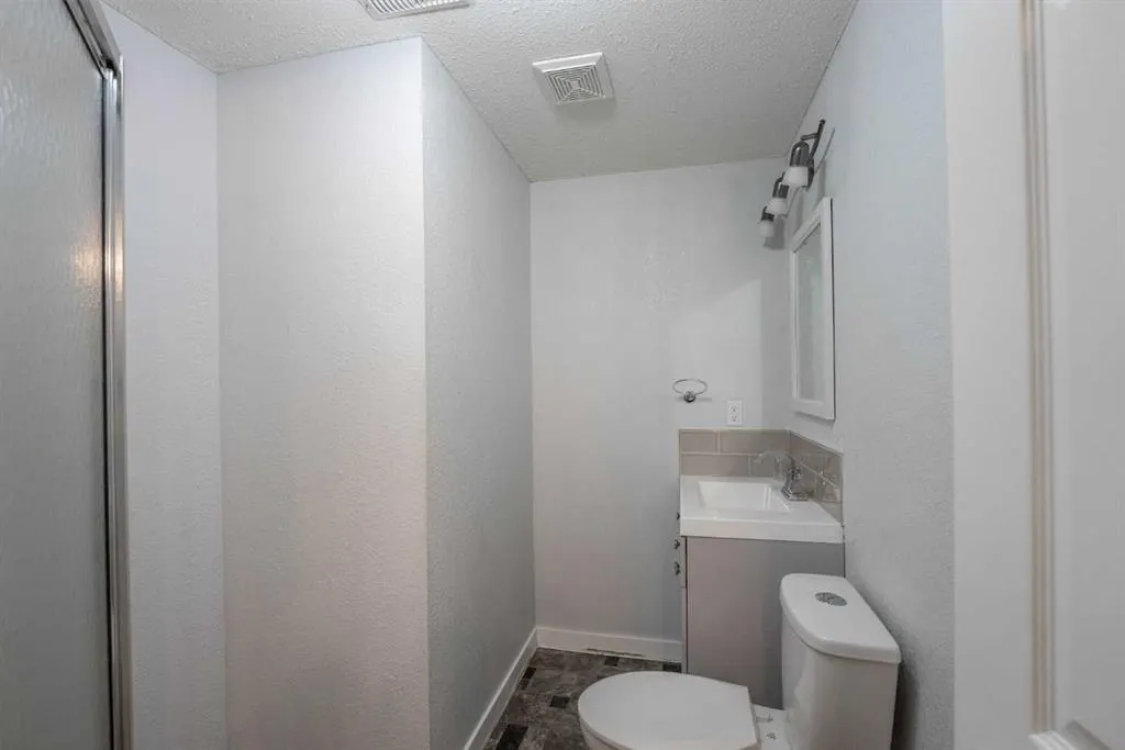 53 Peigan Court W