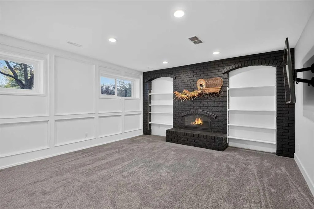 169 Silver Mead Crescent NW
