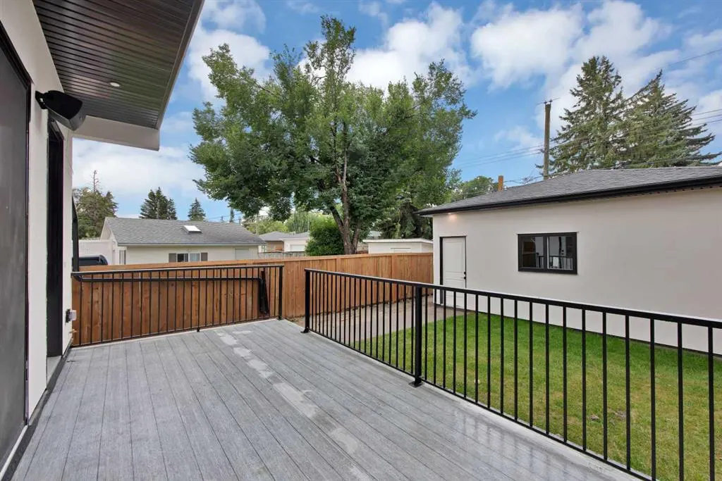 2221 Halifax Crescent NW