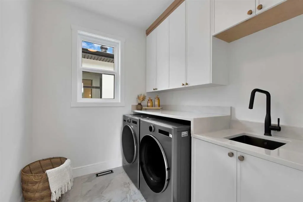 2221 Halifax Crescent NW