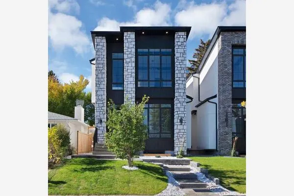 2221 Halifax Crescent NW