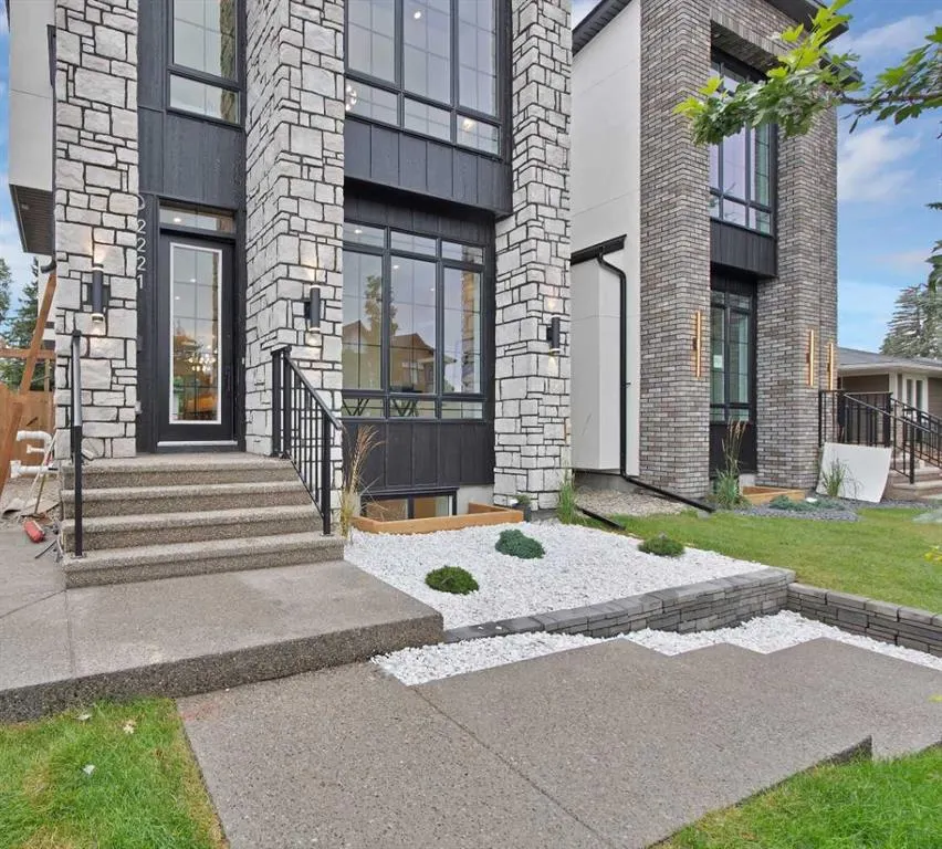 2221 Halifax Crescent NW