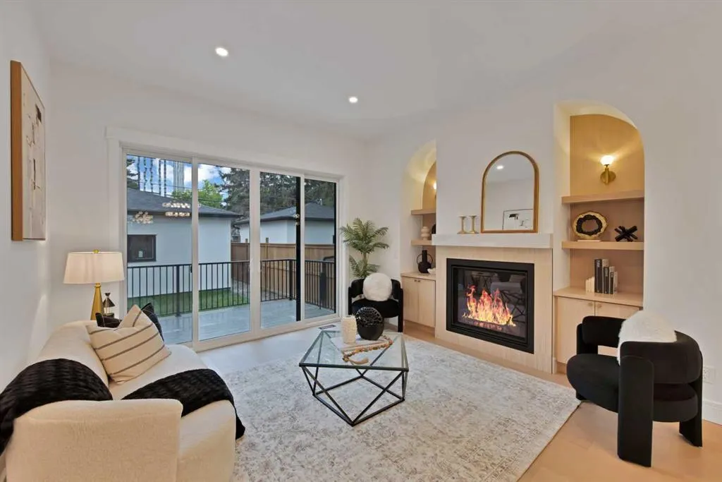 2221 Halifax Crescent NW