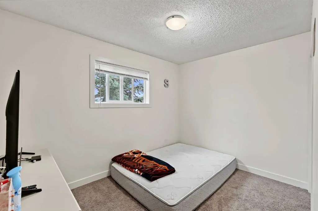 61 Falmere Way NE