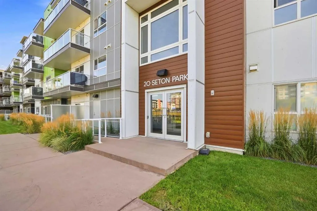 20 Seton Park SE #330