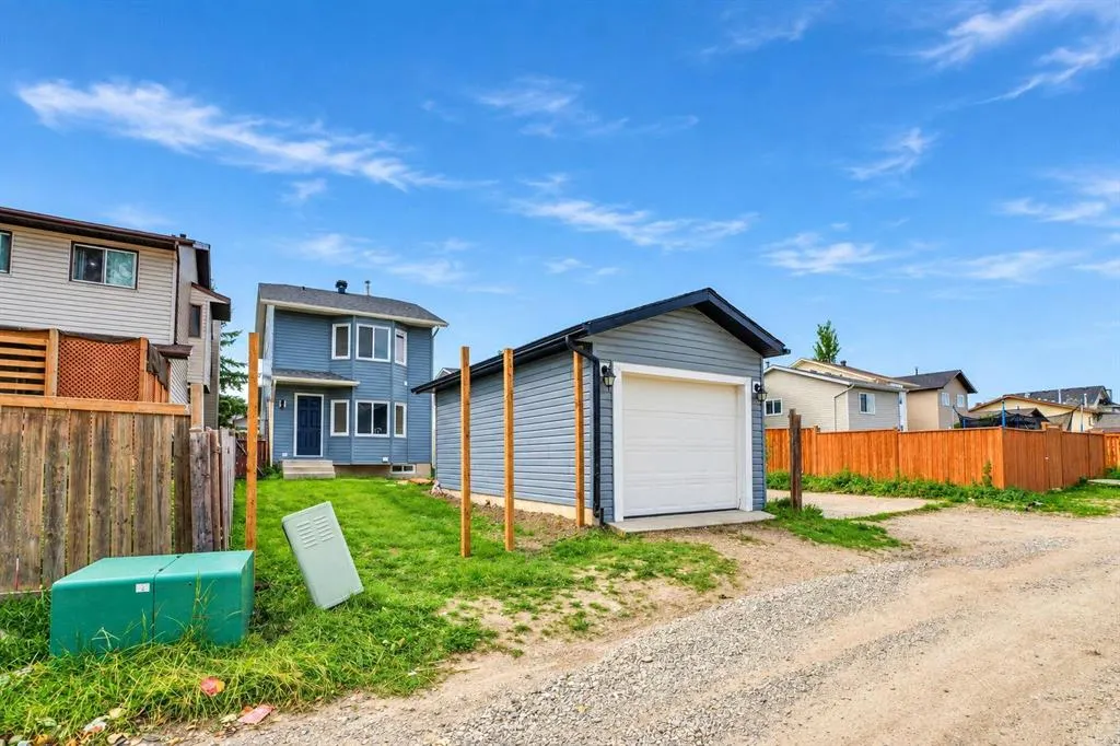 63 Martindale Crescent NE