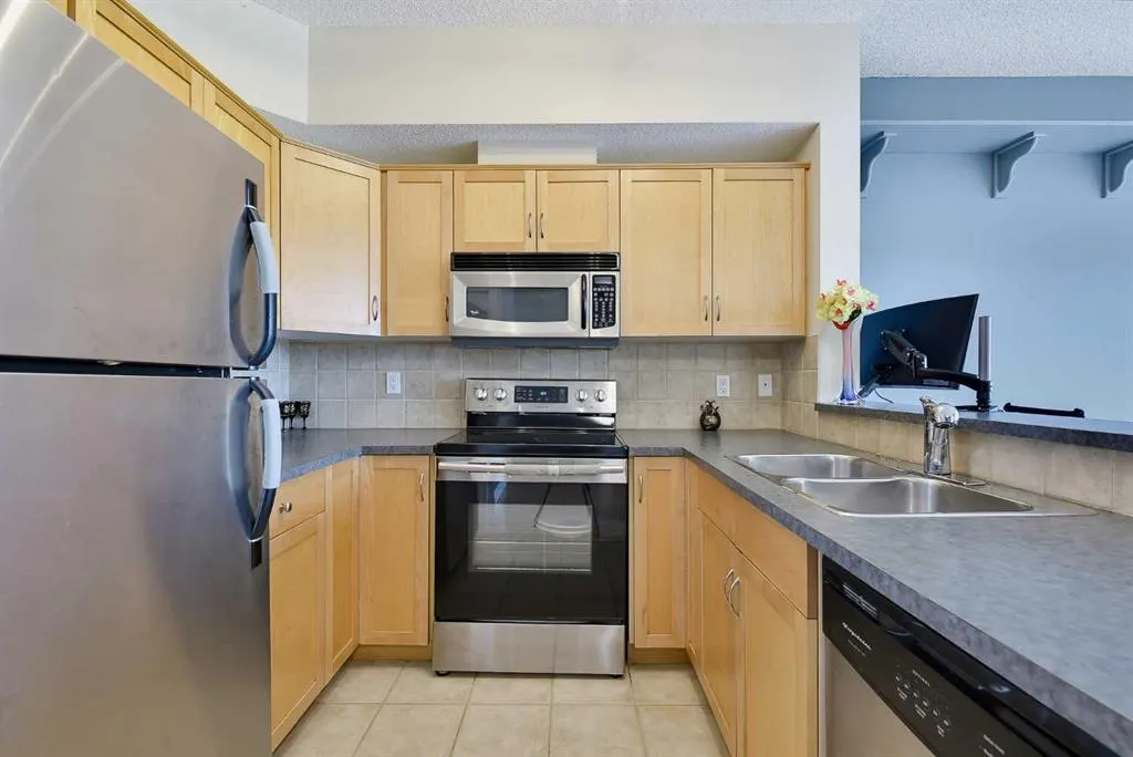 117 Rockyledge View NW #4