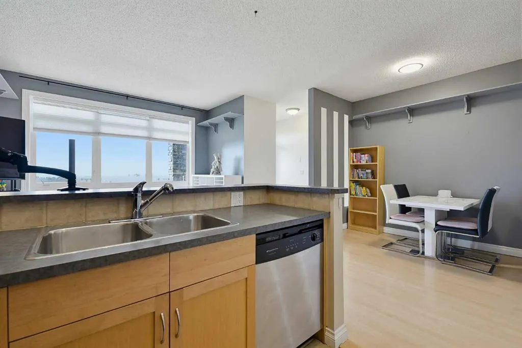 117 Rockyledge View NW #4