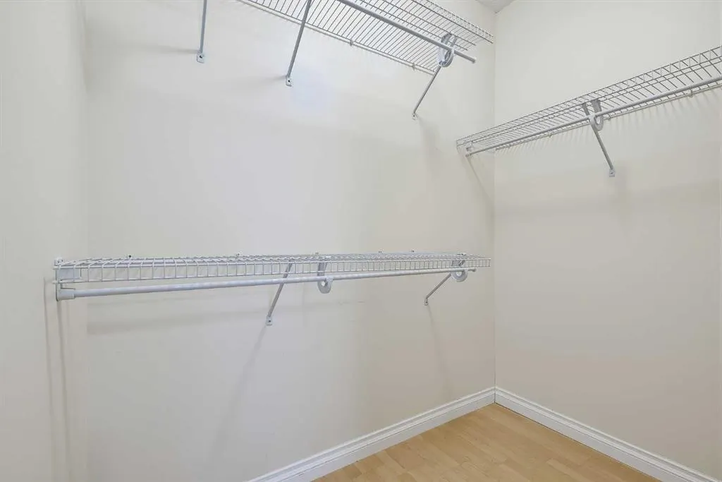 117 Rockyledge View NW #4