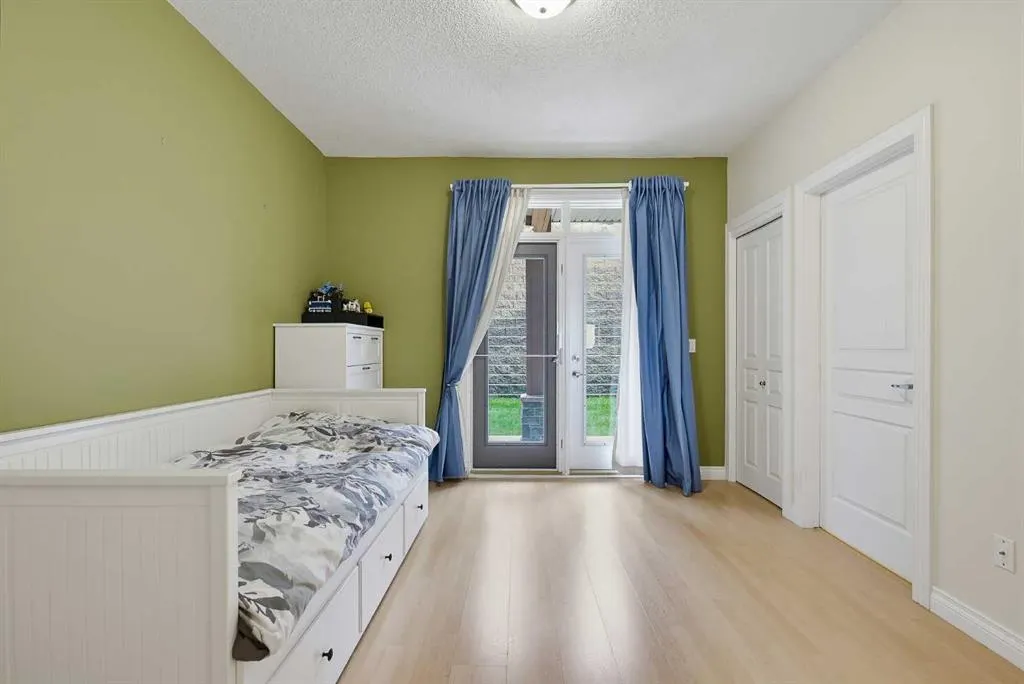 117 Rockyledge View NW #4