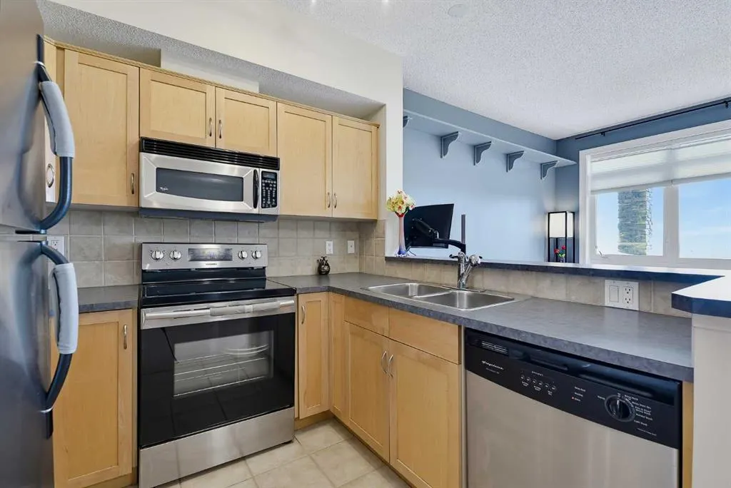 117 Rockyledge View NW #4